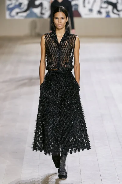 Look 2